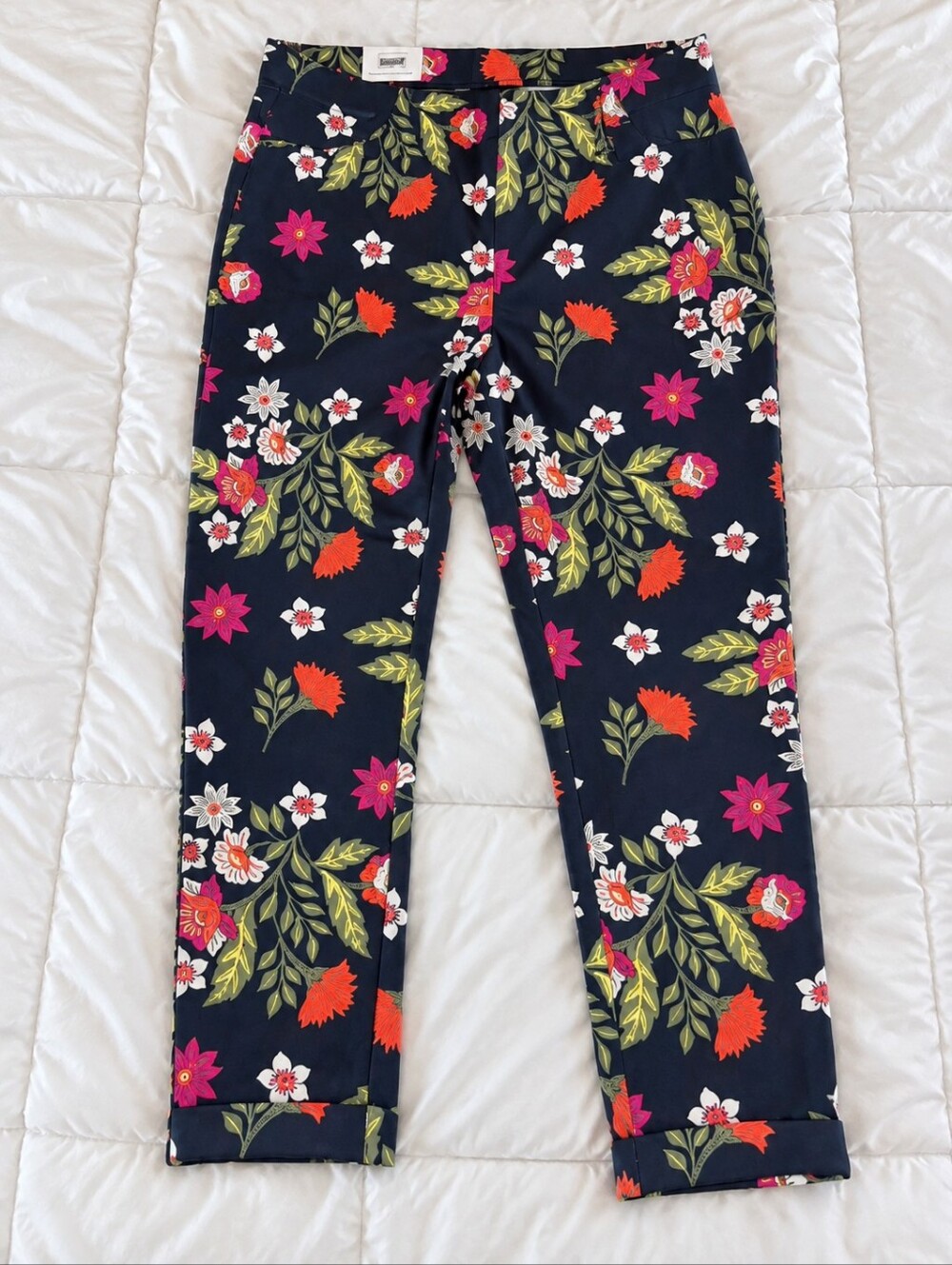 Floral Navy Stretch Cotton Capris. NWT